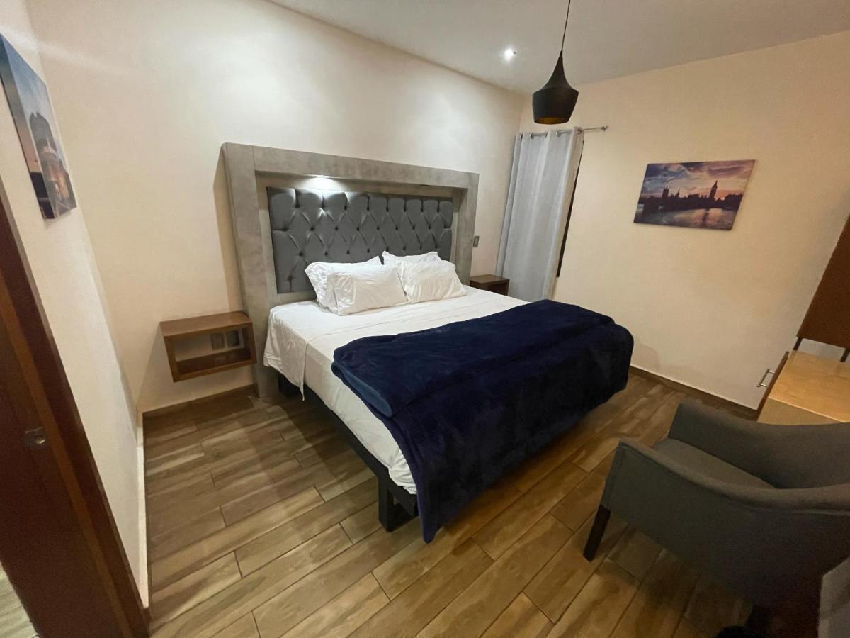 Gold Palace Hotel Сан Хуан де лос Лагос Екстериор снимка