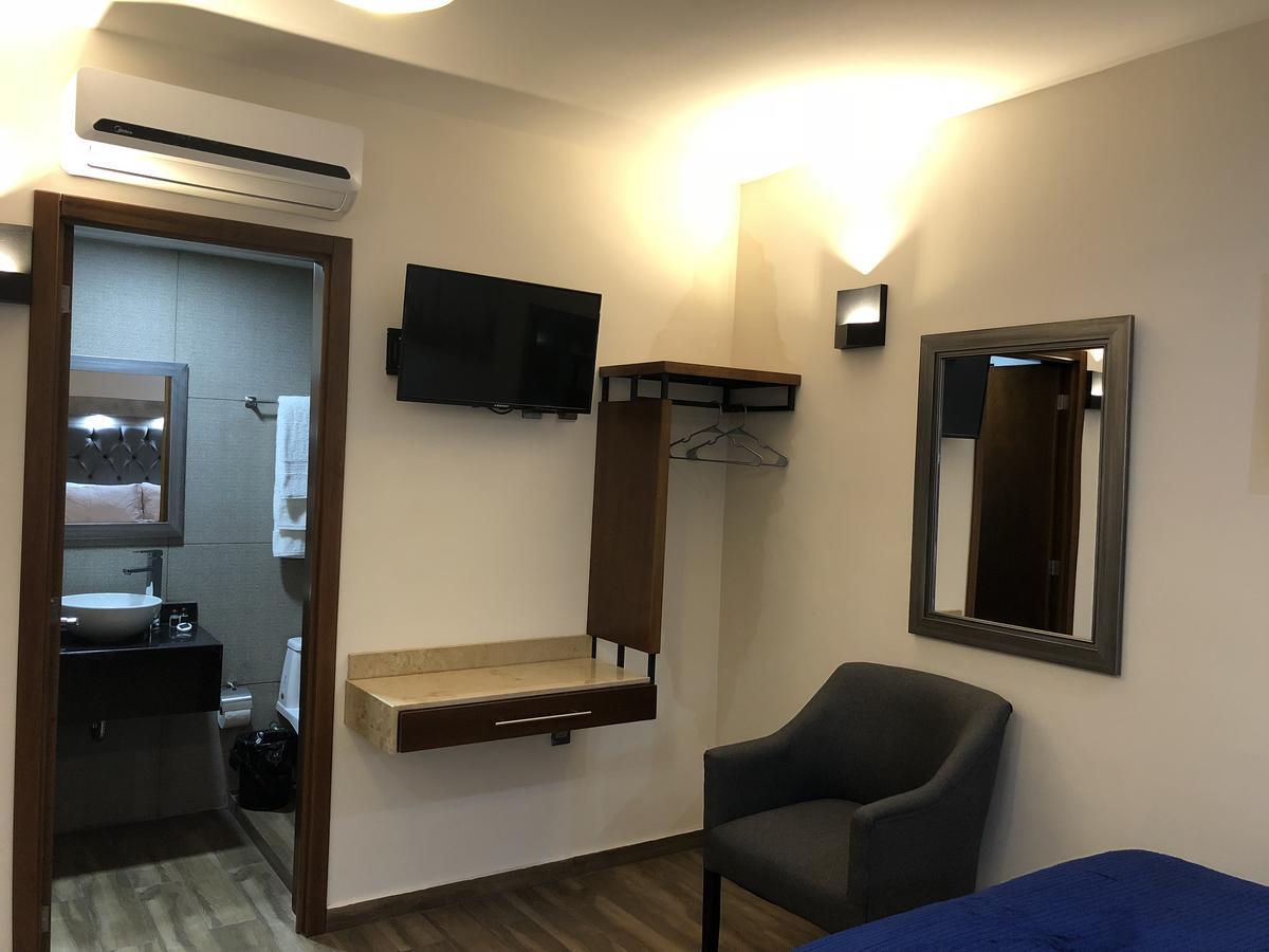 Gold Palace Hotel Сан Хуан де лос Лагос Екстериор снимка