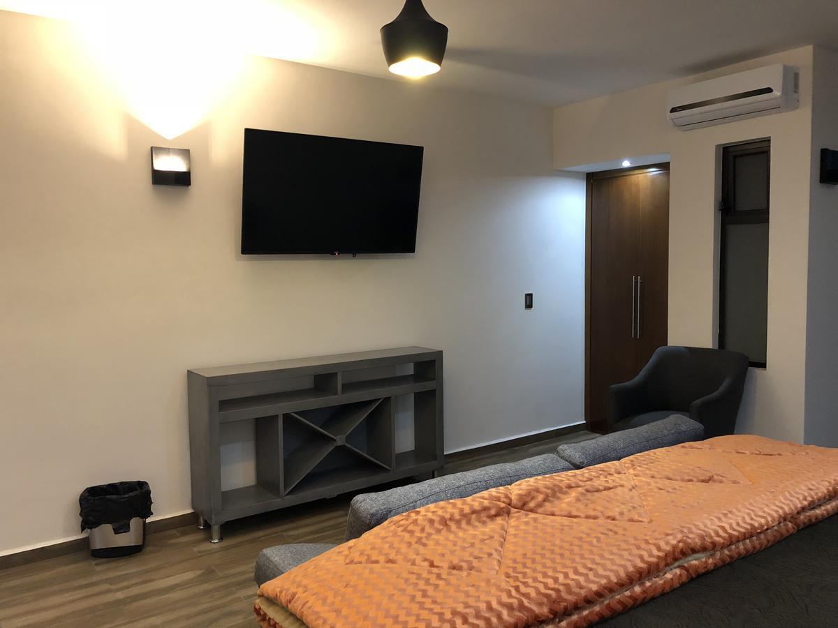 Gold Palace Hotel Сан Хуан де лос Лагос Екстериор снимка